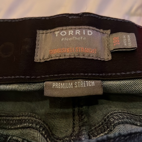 Torrid size 2 bombshell bootcut jeans in dark wash - Picture 3 of 3